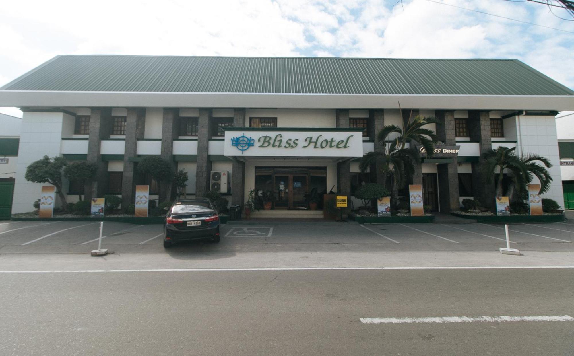 Bliss Hotel Dau Mabalacat Exterior foto