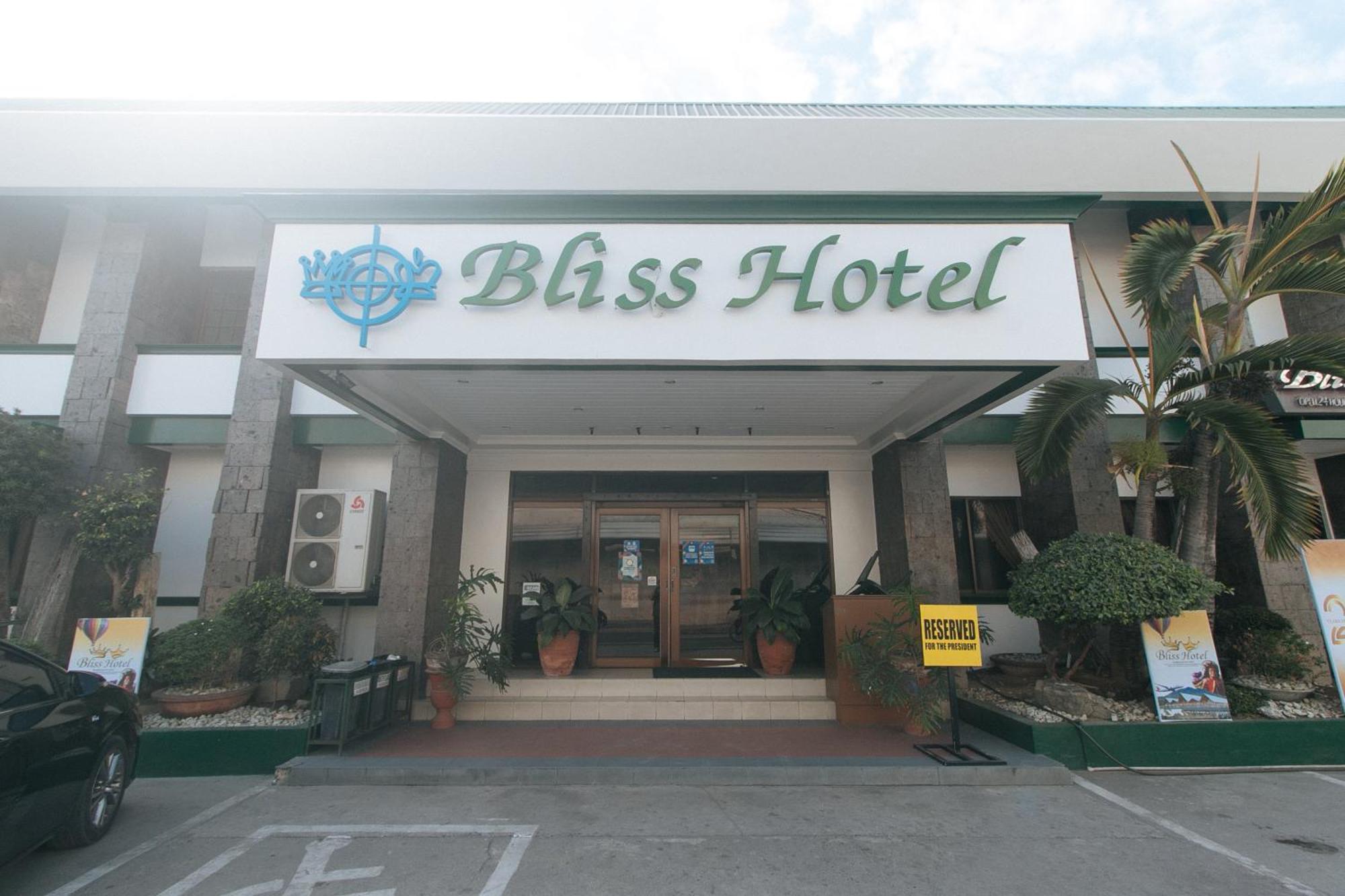 Bliss Hotel Dau Mabalacat Exterior foto