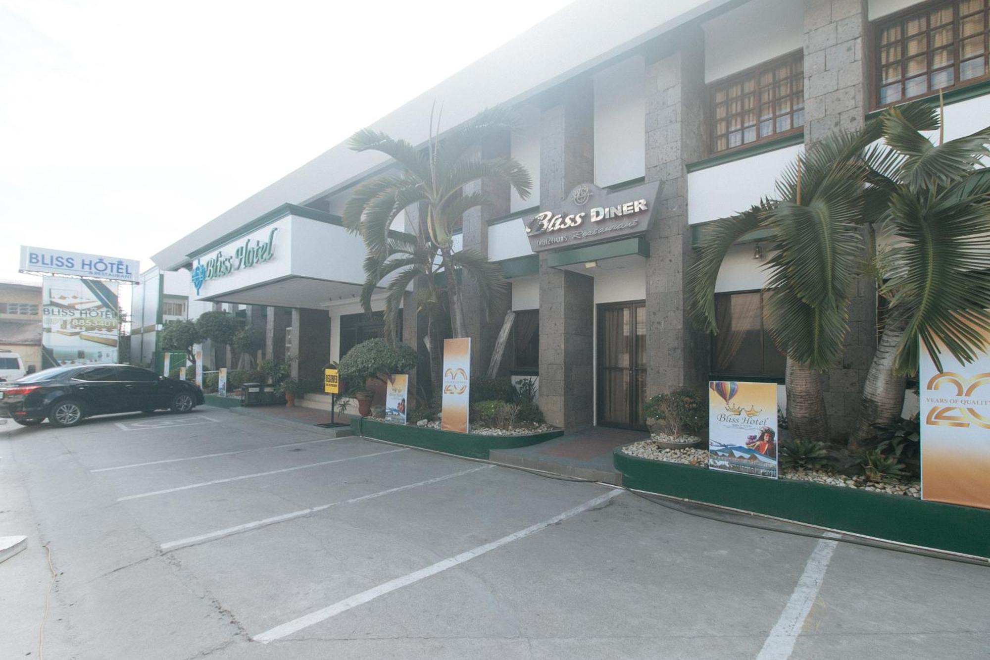Bliss Hotel Dau Mabalacat Exterior foto