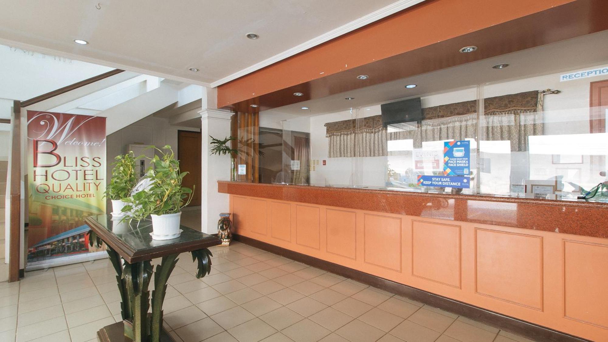 Bliss Hotel Dau Mabalacat Exterior foto