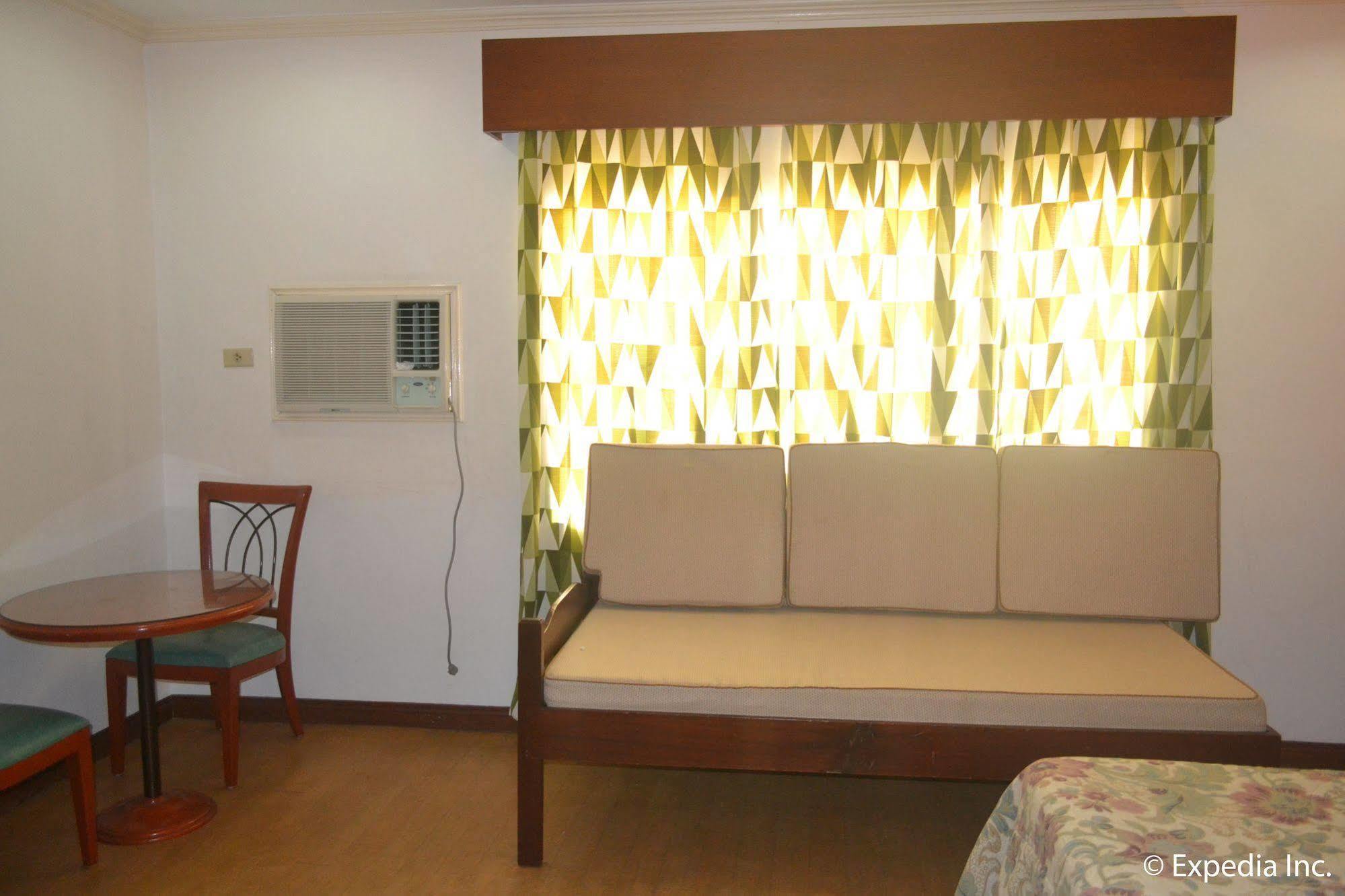 Bliss Hotel Dau Mabalacat Exterior foto