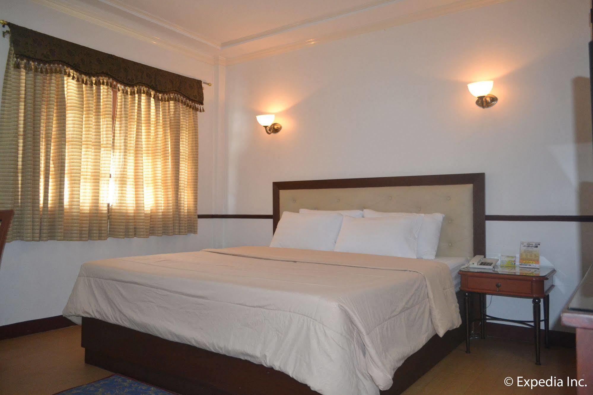 Bliss Hotel Dau Mabalacat Exterior foto